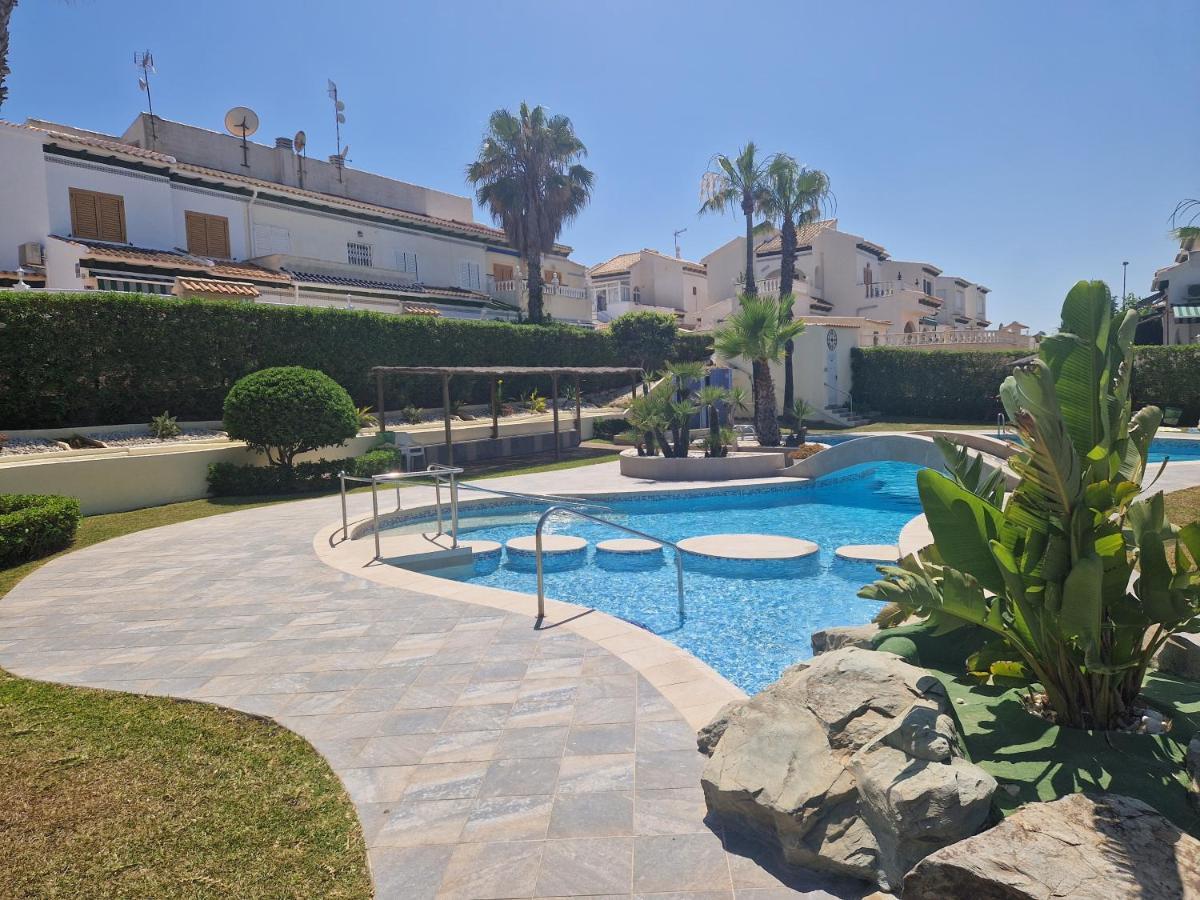 Lovely Apartment Near The Beach In Sunny La Mata 托雷维耶哈 外观 照片